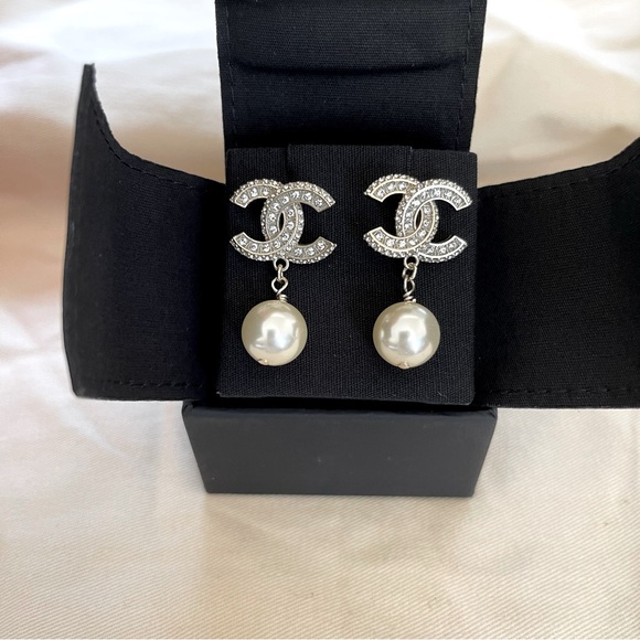 Chanel - CC earrings. - Picture 1 of 5